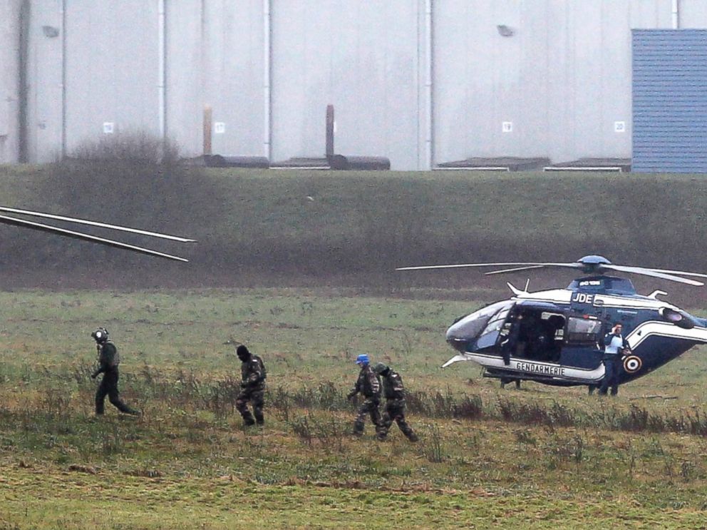 PHOTO: Police and army forces take positions in Dammartin-en-Goele, northeast Paris, as part of an operation to seize two heavily armed suspects, Jan. 9, 2015.