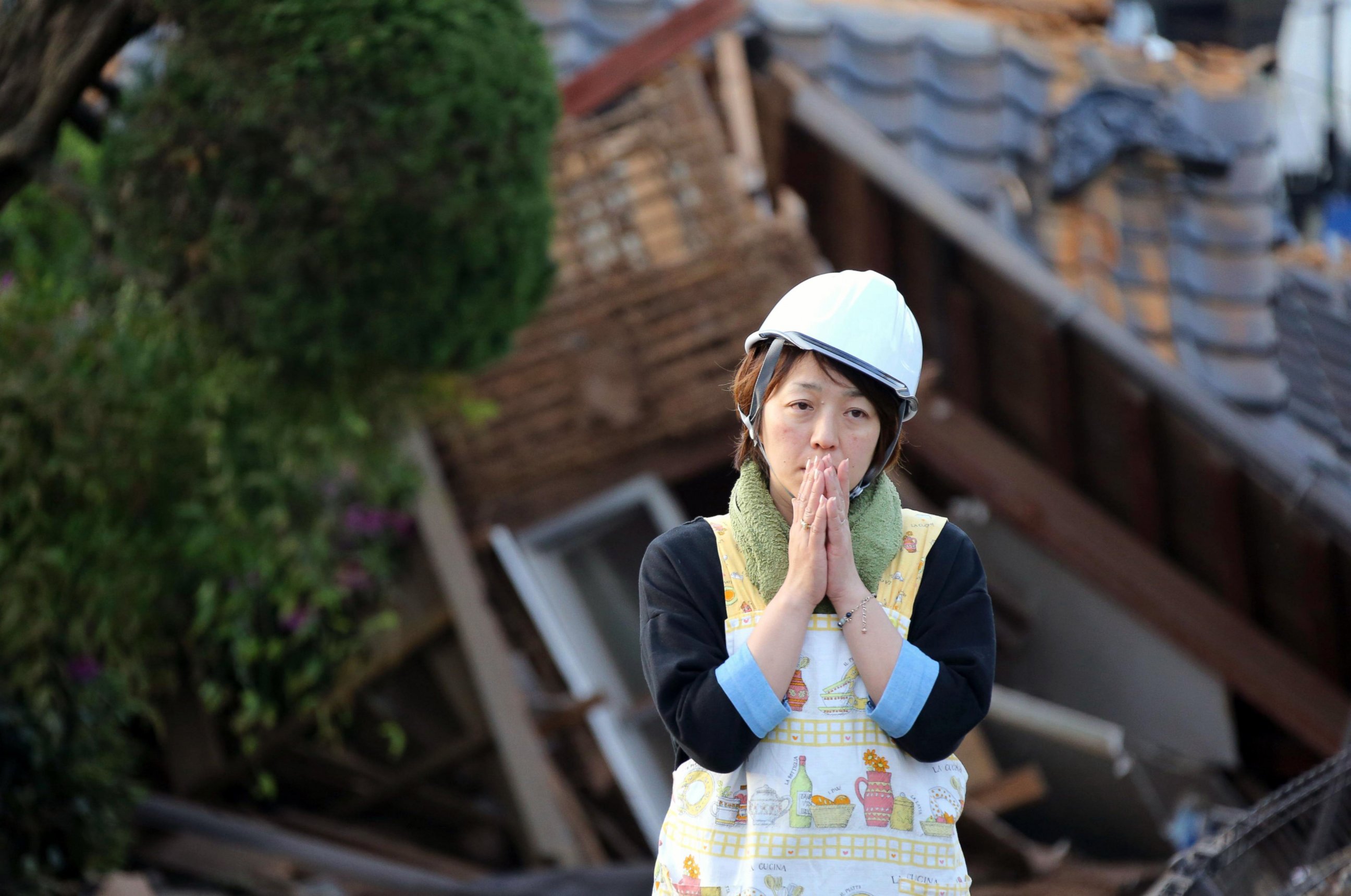 PHOTO: A resident stands in front of damaged house in Mashiki, Kumamoto prefecture, southern Japan, April 16, 2016.
