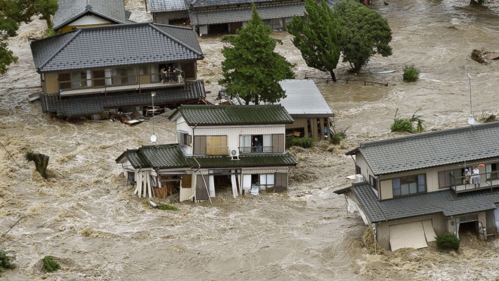 Dramatic Photos From The Raging Floods In Japan Abc News