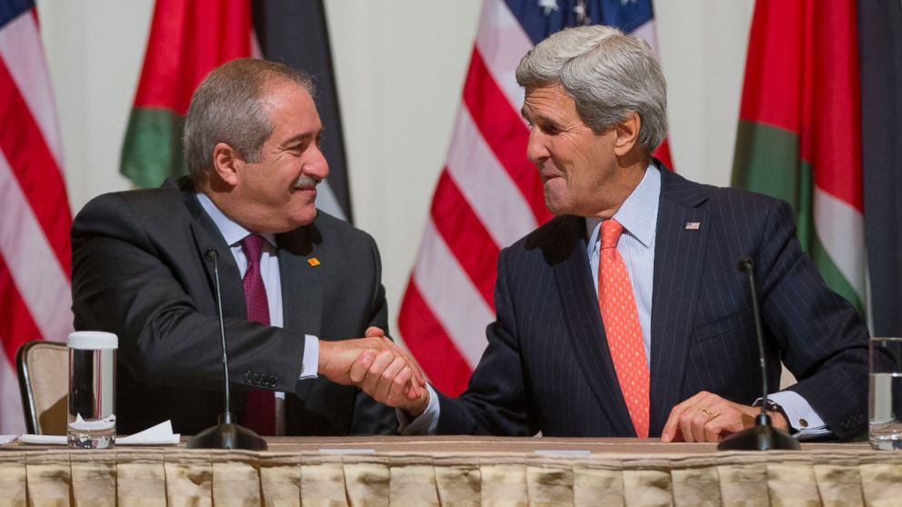 Sec. of State John Kerry, right, and Jordanian Foreign Minister Nasser Judeh, left, shake hands during a signing ceremony in Washington, Feb. 3, 2015.