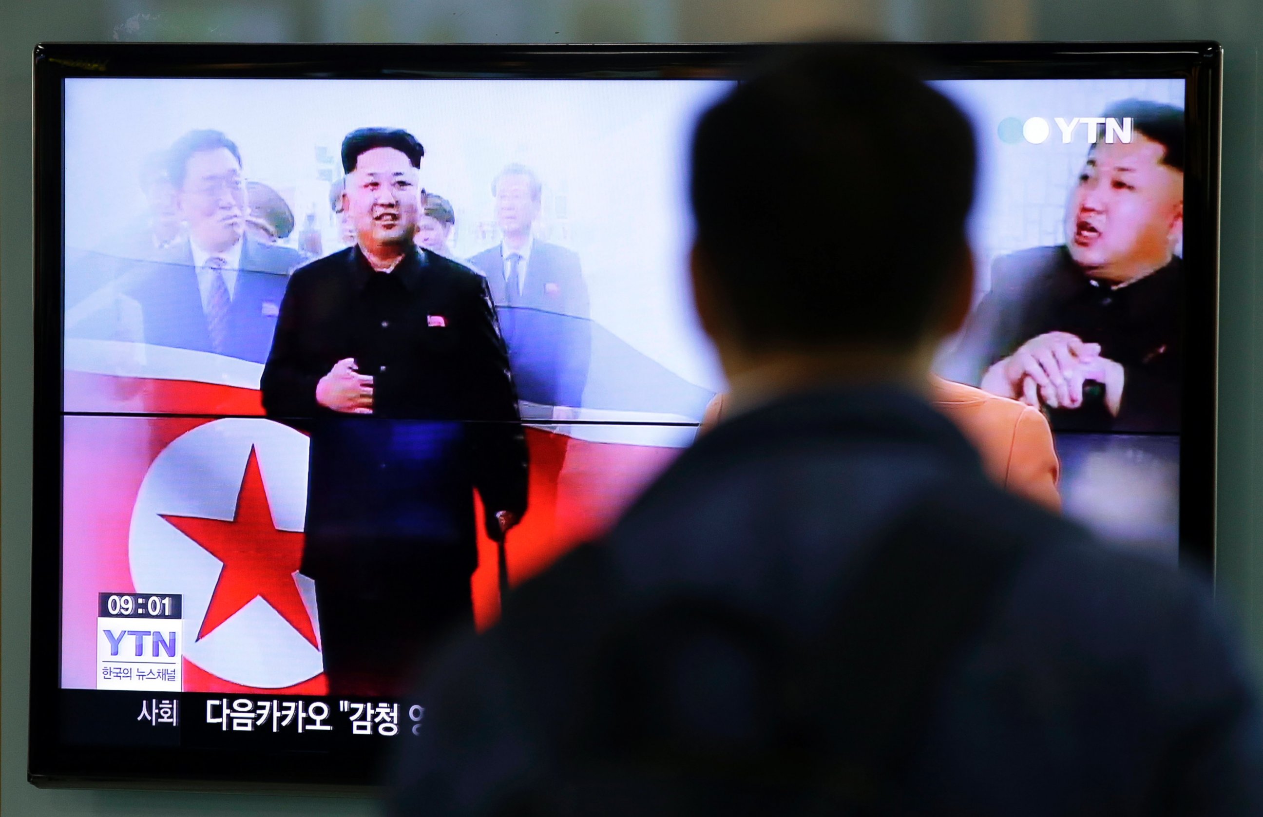 PHOTO: A man watches a TV news program in Seoul, South Korea, Oct. 14, 2014, showing North Korean leader Kim Jong-un using a cane, reportedly during his first public appearance in five weeks in Pyongyang, North Korea.
