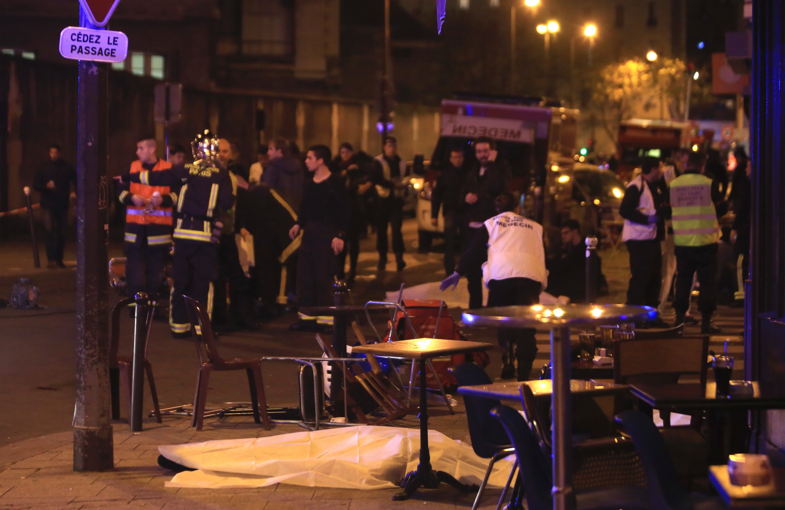 PHOTO: Rescue workers and medics work by victims at a Paris restaurant, Nov. 13, 2015.