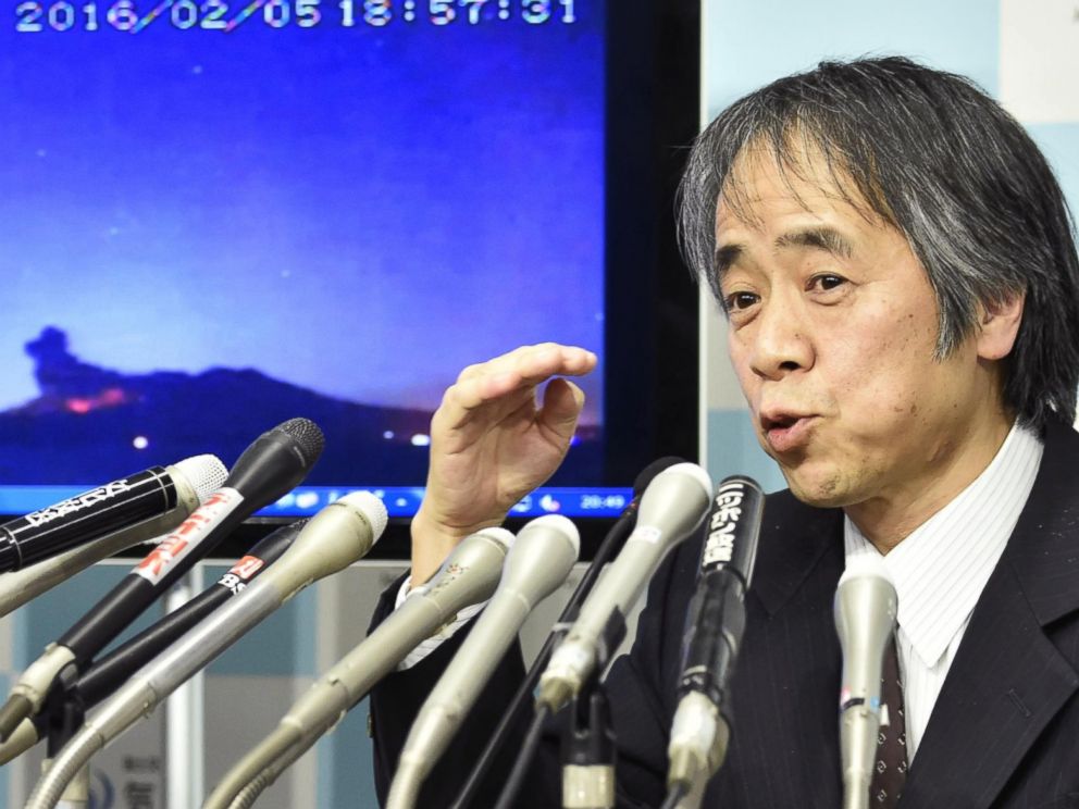 PHOTO: Japan Meteorological Agency volcanology division director Sadayuki Kitagawa speaks about the eruption of Sakurajima during a news conference at the agency headquarters in Tokyo, Feb. 5, 2016.