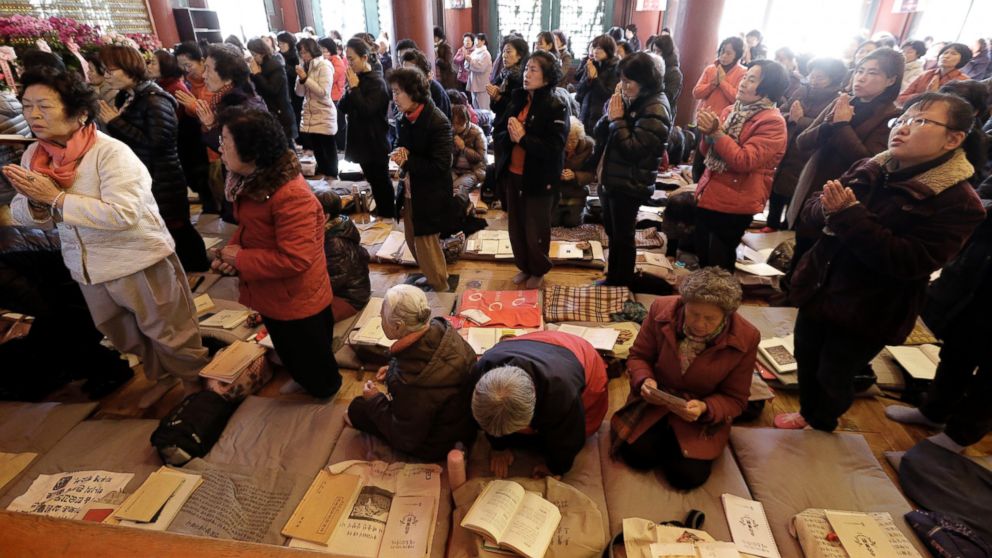 PHOTO: Parents pray to wish for their children' success in the Scholastic Aptitude Test at the Jogye Temple in Seoul, South Korea, Nov. 13, 2104. 