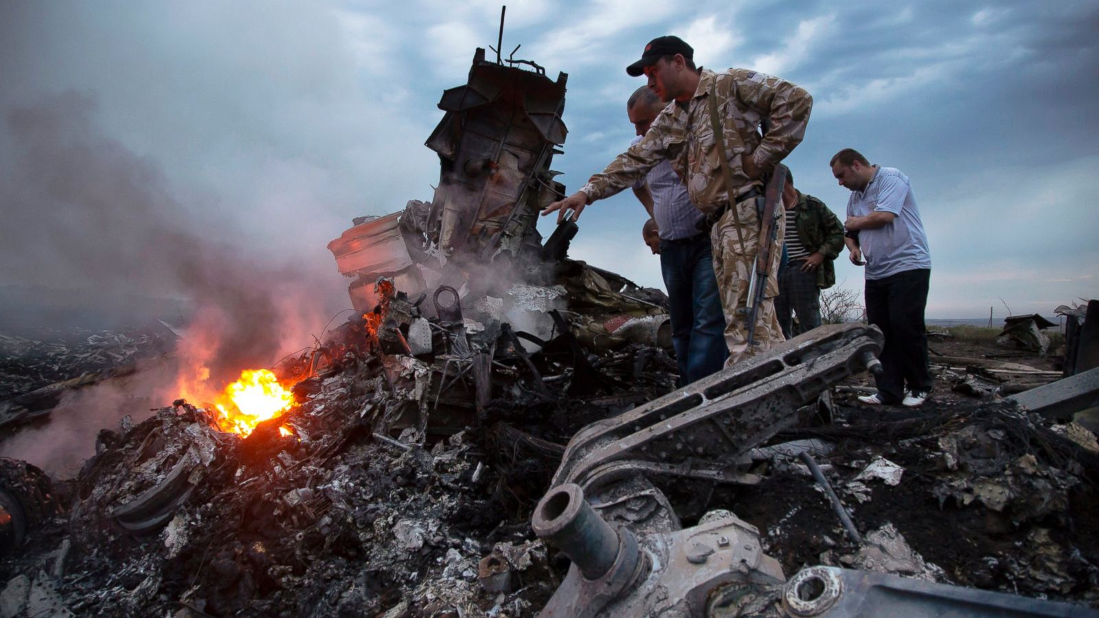 ap_ukraine_plane_crash_pointin