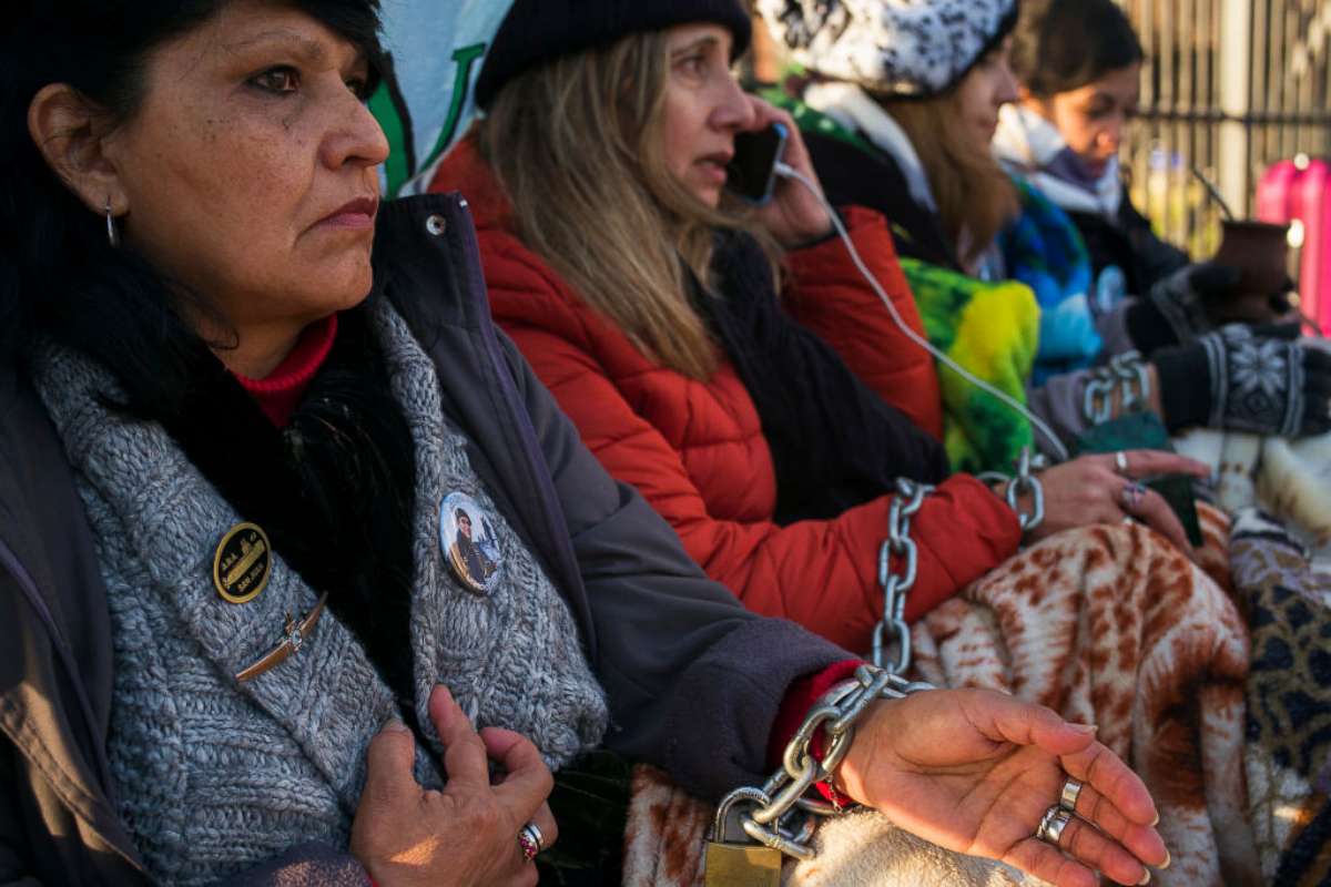 PHOTO: Relatives of the ARA San Juan crew with hands chained look on during a protest in front of the Casa Rosada demanding the government to continue the search for the lost submarine on June 28, 2018 in Buenos Aires, Argentina. 