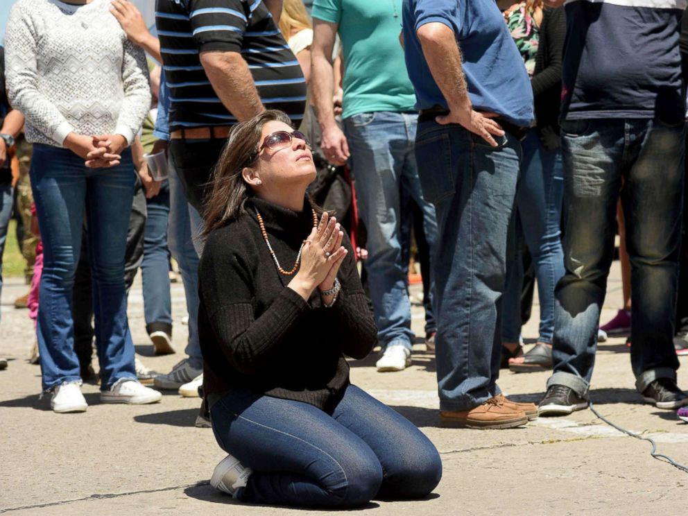 PHOTO: A relative of missing Argentine submarine crew member Celso Oscar Vallejos kneels down to pray, outside Argentinas Navy base in Mar del Plata, on the Atlantic coast south of Buenos Aires, on Nov. 25, 2017.