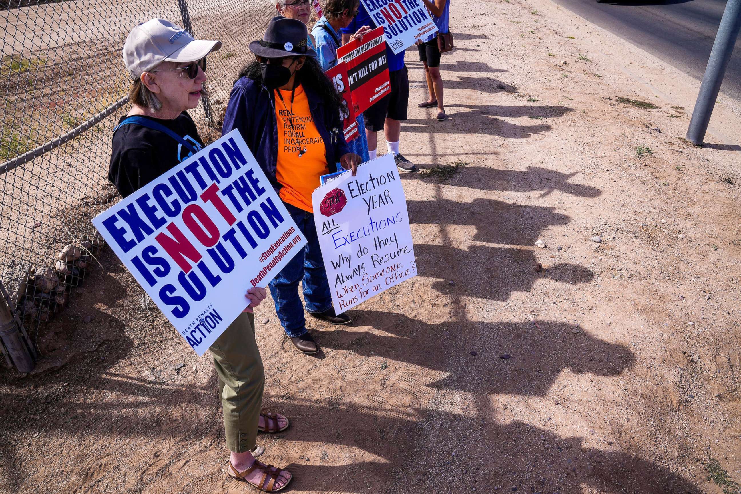 PHOTO: People protest the execution of Clarence Dixon outside the Arizona State Prison Complex on the day of execution in Florence, Ariz., May 11, 2022.