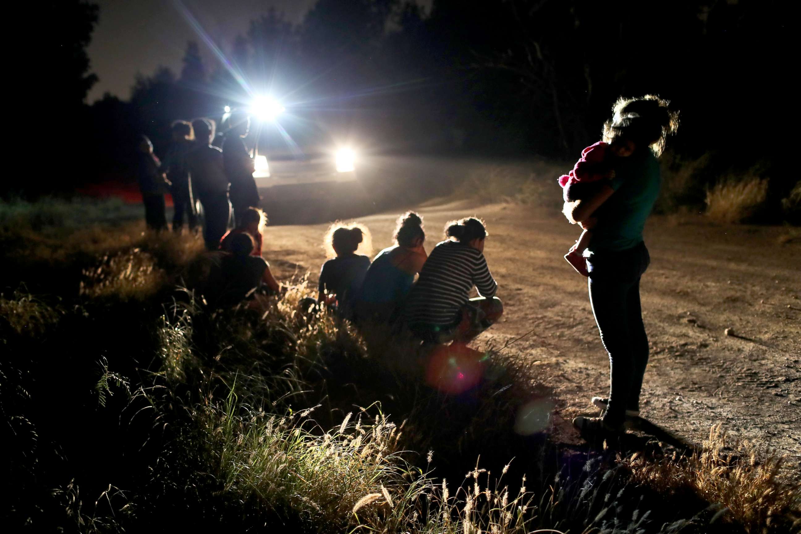 PHOTO: U.S. Border Patrol agents arrive to detain a group of Central American asylum seekers near the U.S.-Mexico border, June 12, 2018, in McAllen, Texas.