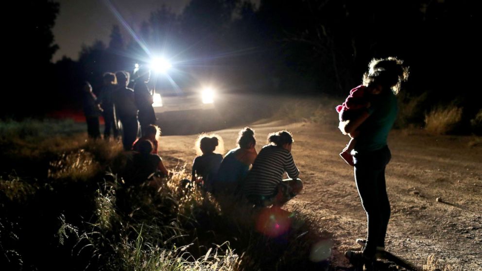 PHOTO: U.S. Border Patrol agents arrive to detain a group of Central American asylum seekers near the U.S.-Mexico border, June 12, 2018, in McAllen, Texas.