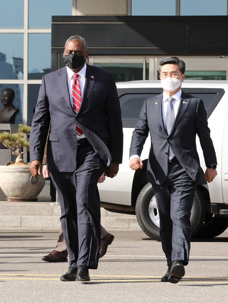 PHOTO: SEOUL, SOUTH KOREA - MARCH 17: U.S. Secretary of Defense Lloyd Austin (L) and South Korean Minister of Defense Suh Wook attend a welcome ceremony at the Ministry of National Defense on March 17, 2021 in Seoul, South Korea.