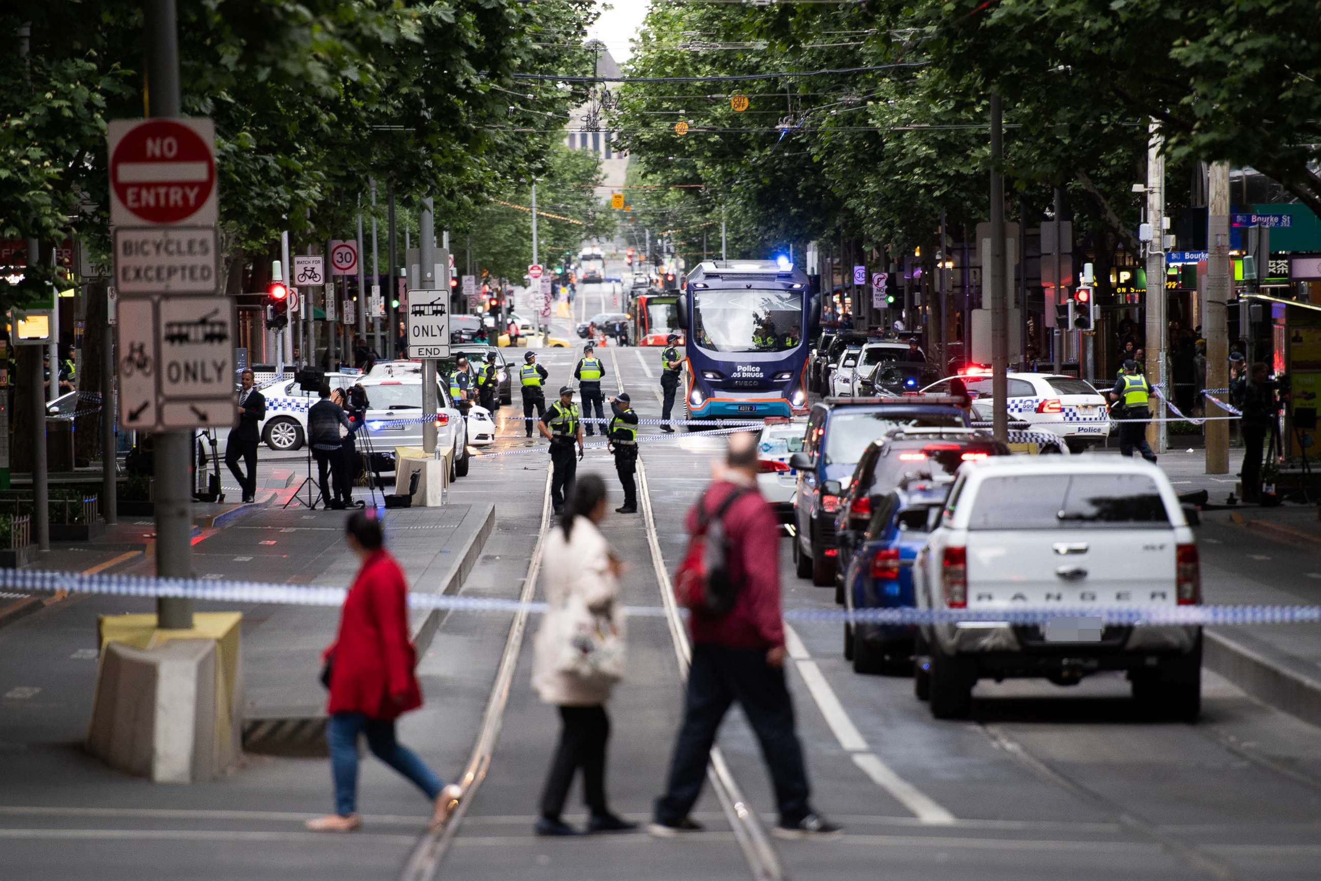 PHOTO: Policemen guard at the site where a man attacked others in Melbourne, Australia, Nov. 9, 2018.