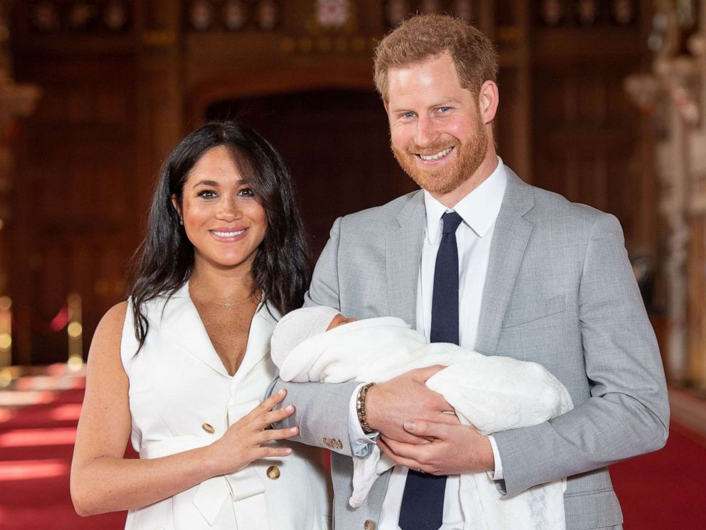 PHOTO:Prince Harry and his wife Meghan, Duchess of Sussex, pose for a photo with their newborn baby son in St George's Hall at Windsor Castle in Windsor, England, May 8, 2019. 