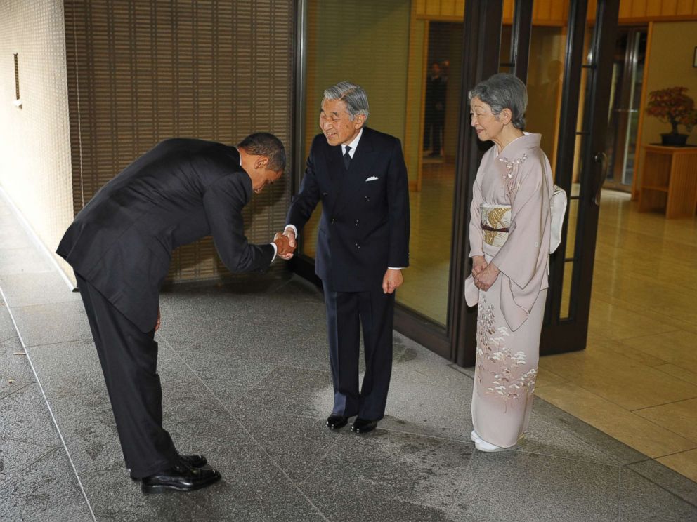 PHOTO: President Barack Obama (L) bows as he shakes hands with Japanese Emperor Akihito (C) and as Empress Michiko (R) looks on upon Obama's arrival at the Imperial Palace in Tokyo, Nov. 14, 2009. 