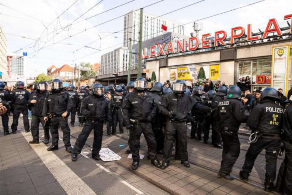 PHOTO: Silent demo on the death of George Floyd Black Lives Matters / BLM at Alexanderplatz in Berlin Germany Demo, US, Embassy, Berlin Under the motto Justice for George Floyd! versus racist police violence 06.06.2020 | usage worldwide Photo via Newscom