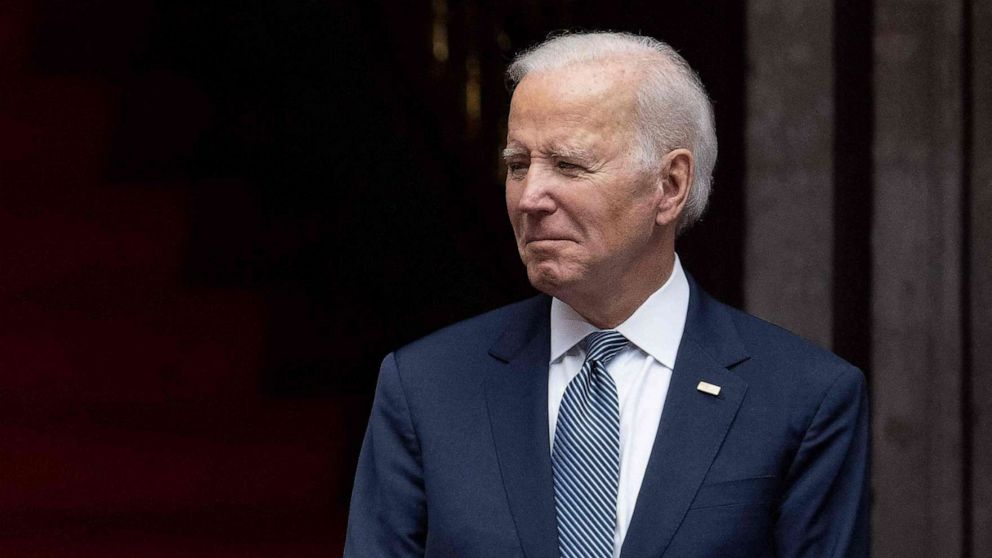 PHOTO:President Joe Biden listens to first lady Jill Biden speak during an official welcome ceremony at the National Palace in Mexico City on Jan. 9, 2023.