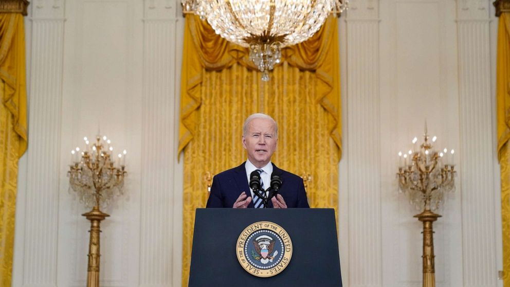 FOTO: O presidente Joe Biden fala sobre a invasão russa da Ucrânia na Sala Leste da Casa Branca, 24 de fevereiro de 2022, em Washington, DC