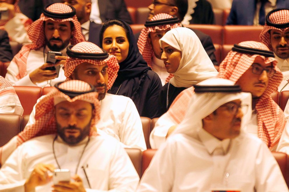 PHOTO: Saudi moviegoers wait for the film to begin at the AMC Entertainment cinema theatre of the King Abdullah Financial District in Riyadh, Saudi Arabia, April 18, 2018.