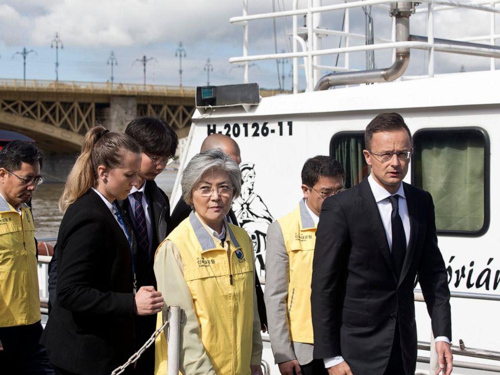 PHOTO: Kang Kyung-wha, center, foreign minister of South Korea, together with her Hungarian counterpart, Peter Szijjarto, right, visits the bank of the Danube River close to Margit Bridge.