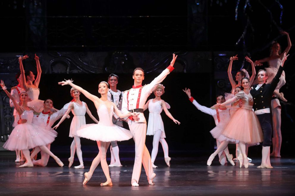 Russia's Bolshoi Ballet show goes on despite pandemic ABC News