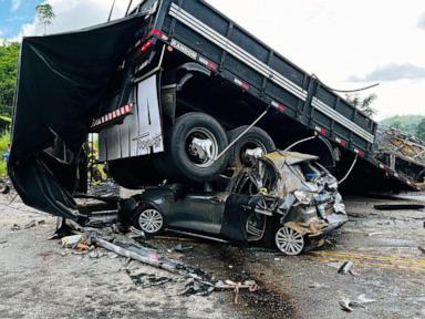 22 people die in a crash between a passenger bus and a truck in Brazil