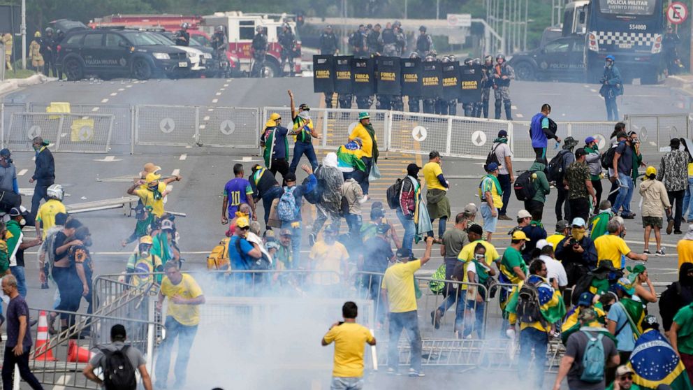 PHOTO: Protesters, supporters of former President Jair Bolsonaro, clash with police during a protest outside the Planalto Palace building in Brasilia, Brazil, Jan. 8, 2023.