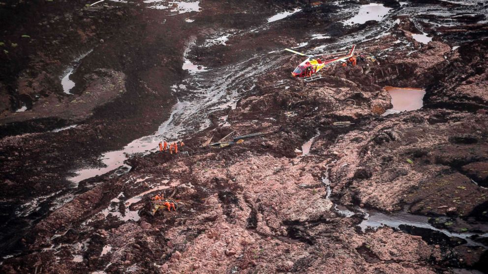  Rescuers search for victims after the collapse of a dam, which belonged to Brazil's giant mining company Vale, near the town of Brumadinho in southeastern Brazil, Jan. 25, 2019. 
							