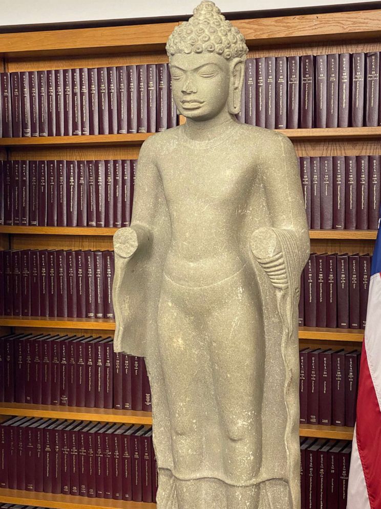 PHOTO: A sandstone statue that will be will be repatriated to Cambodia is pictured in an undated image.