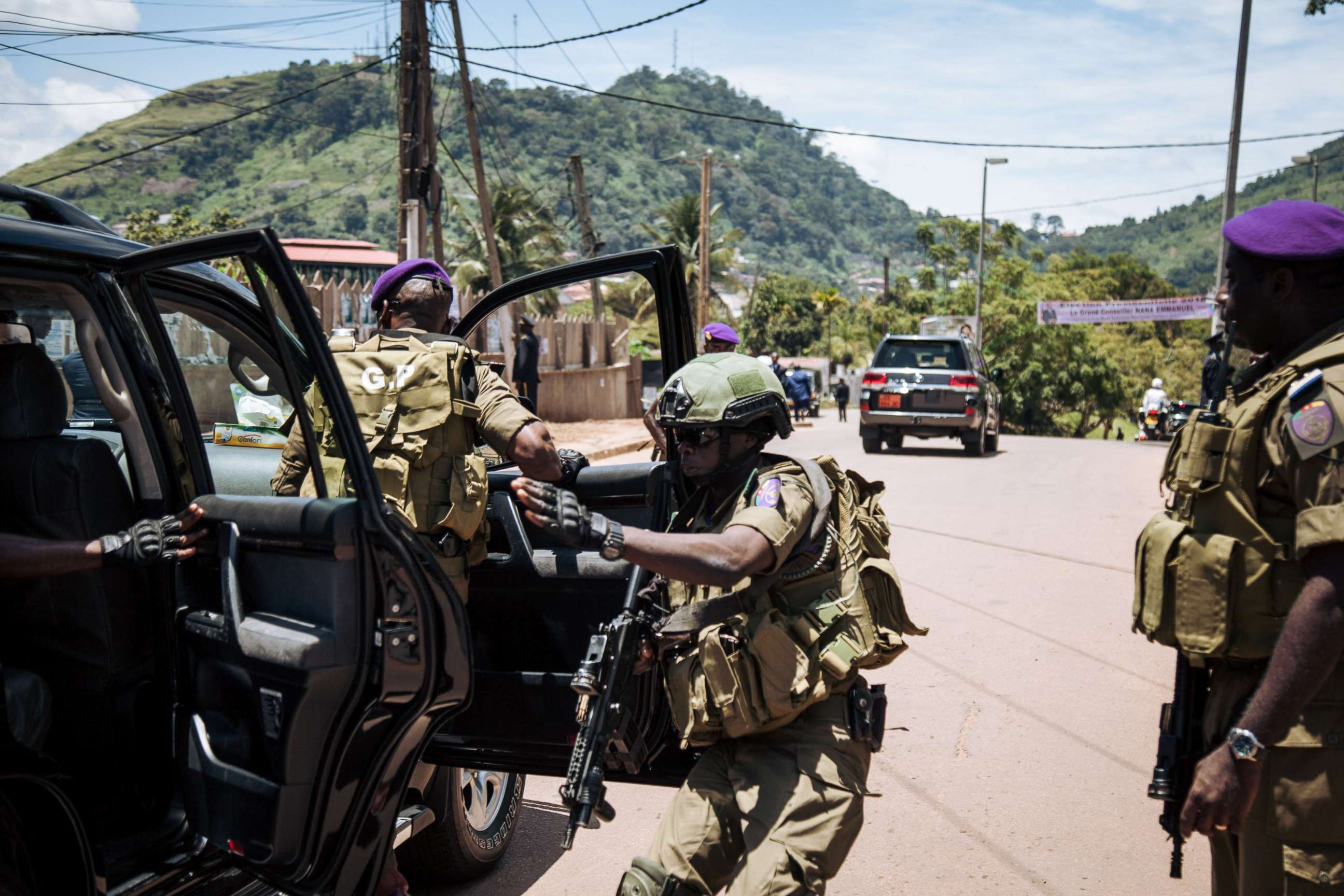 PHOTO: Members of the presidential guard rush to join the departure of the convoy of Cameroon's incumbent President Paul Biya and his wife Chantal as they departed from a polling station after voting in Cameroon's presidential election, Oct. 7, 2018.