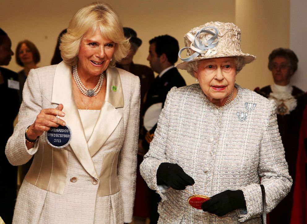 PHOTO: Camilla, Duchess of Cornwall and Queen Elizabeth II visit the new Barnardo's HQ in Barkingside in London, Dec. 10, 2013.