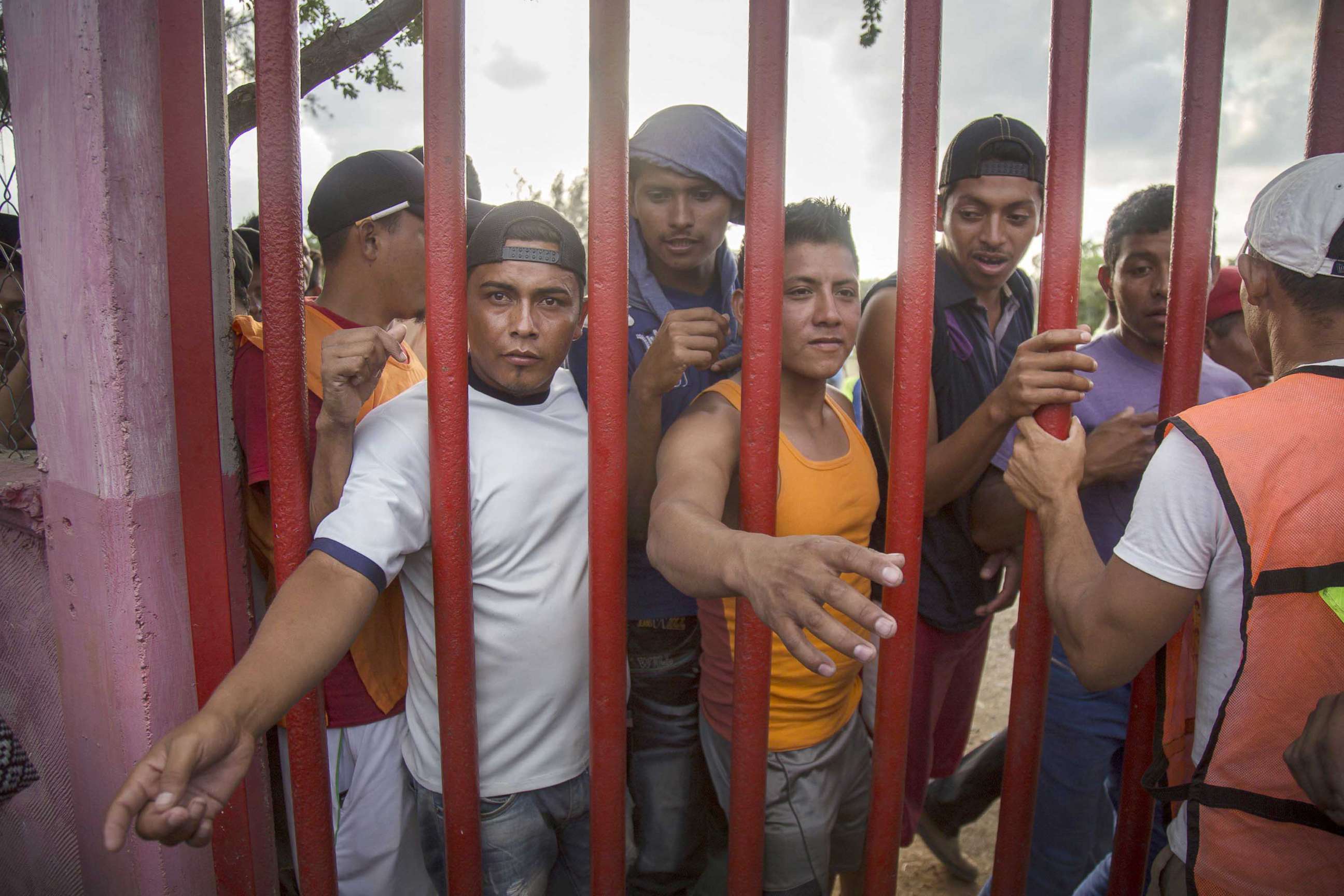 PHOTO: Central American migrants wait for food as they rest in the town of Nicolas Romero, in the state of Oaxaca, Mexico, April 3, 2018.