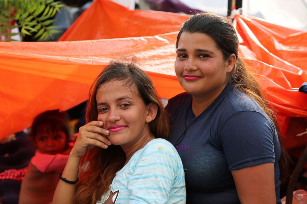 PHOTO: Astrid Daniella Aguilar, 18, and Kenssy Roque, 16, are best friends who are traveling in the caravan together.