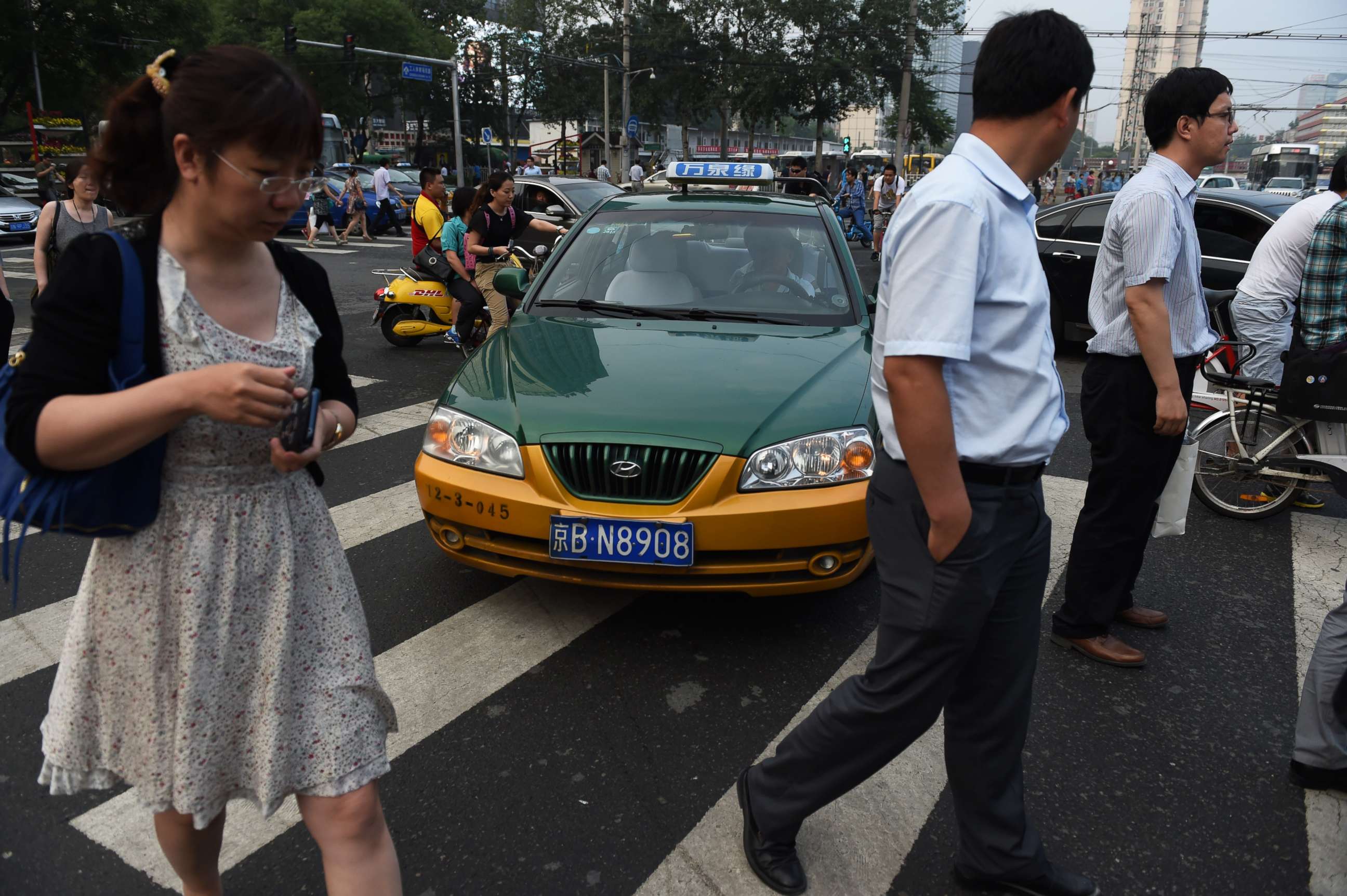 Chinese city adopts policy of shaming jaywalkers on social media to stop rampant problem image
