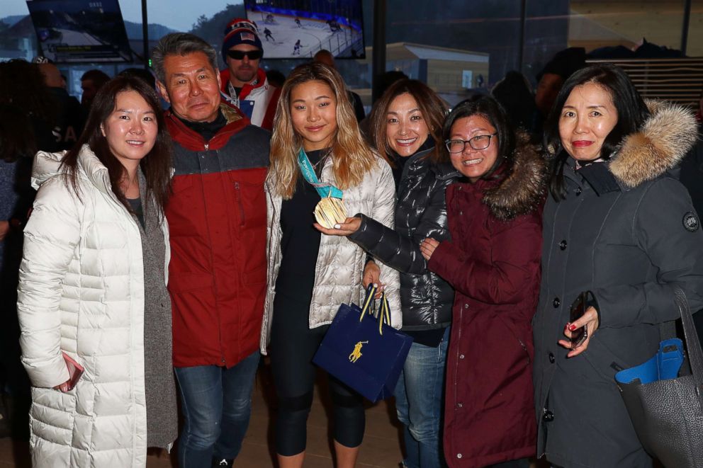 PHOTO: U.S. Olympian Chloe Kim, center with medal, poses for a photo with her family at the USA House at the PyeongChang 2018 Winter Olympic Games, Feb. 14, 2018.