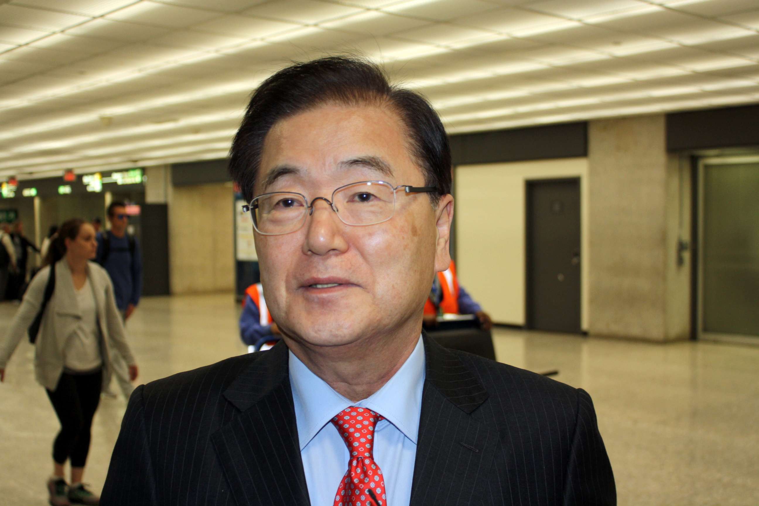 PHOTO: Moon's security aide Chung Eui-yong, the top security adviser to South Korean President Moon Jae-in, arrives at an airport in Washington, April 12, 2018.