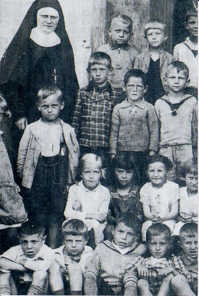 PHOTO: Clare Heymann is seen in the second row between children in two white shirts. She was 18 when she was brought to Auschwitz.