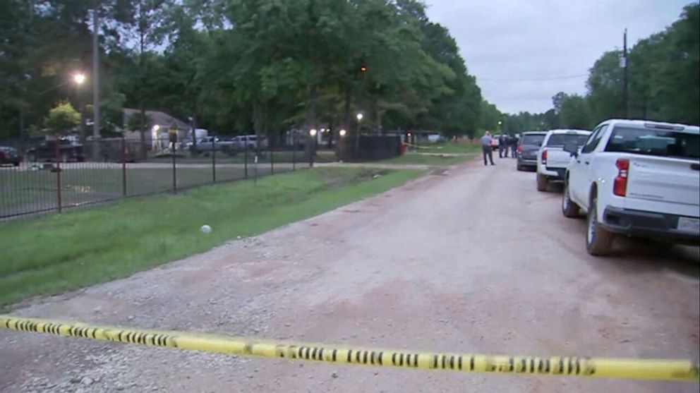 5 dead in Texas 'execution-style' shooting, suspect armed with AR-15 Cleveland-texas-shooting-03-ht-jt-230429_1682777119973_hpEmbed_16x9_992