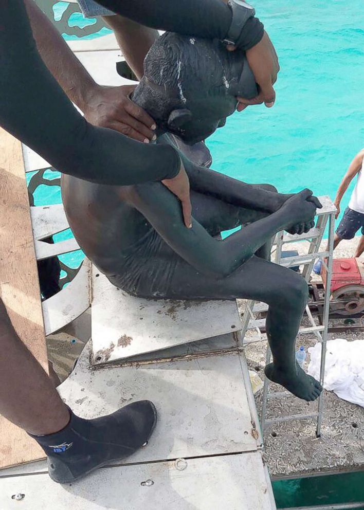 PHOTO: In this handout picture released by the Maldives Police on Sept. 21, 2018, Maldivian authorities demolish sculptures by artist Jason deCaires Taylor near the island resort of Fairmont Maldives Sirru Fen Fushi in Shaviyani Atoll, Maldives.