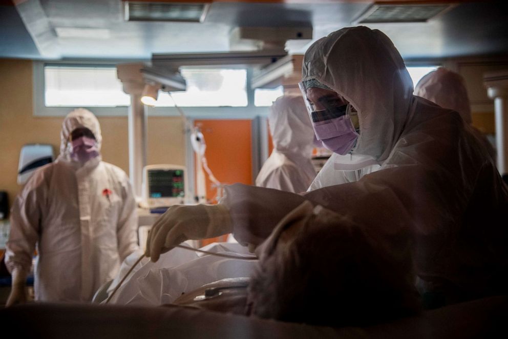 PHOTO: Doctors and nurses work on hospitalized coronavirus patients in the intensive care unit of an infectious disease hospital in Rome, Italy, March 25, 2020.