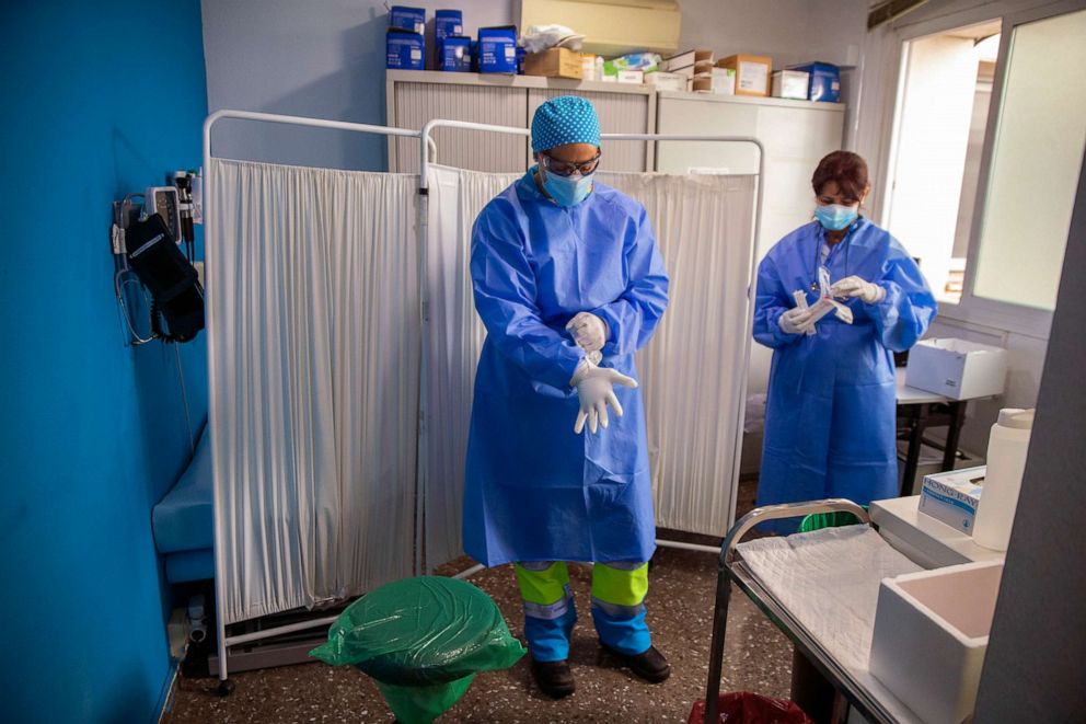 PHOTO: Health workers get ready to take samples for COVID-19 tests at a medical center in Madrid, Spain, on Aug. 17, 2020.