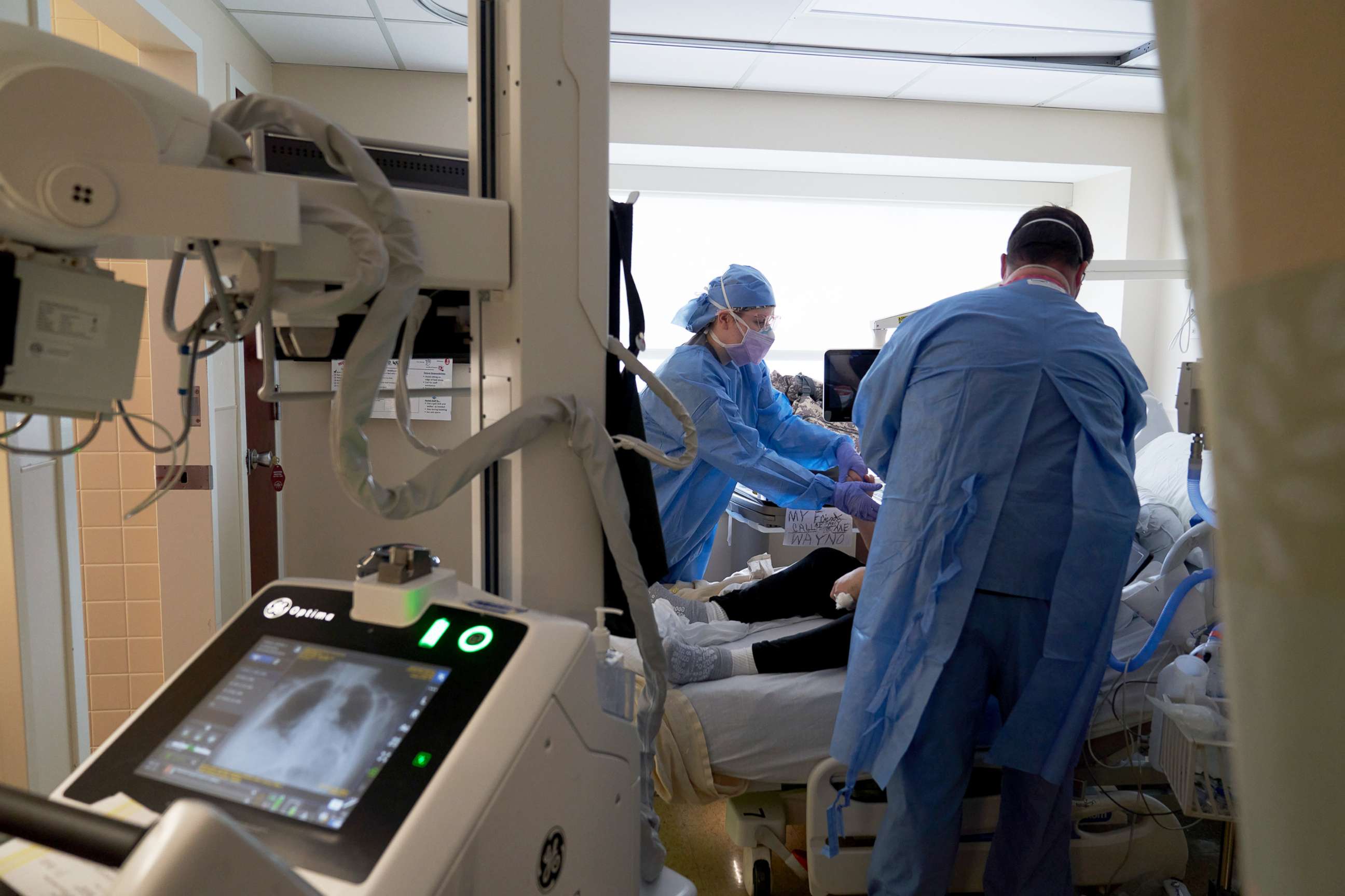 PHOTO: X-ray technicians take a chest x-ray of an unvaccinated Covid-19 patient on the Intensive Care Unit floor at Hartford Hospital in Hartford, Conn., Feb. 1, 2022.