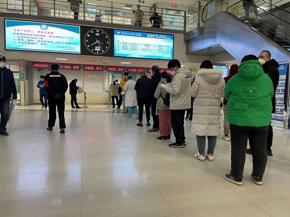 PHOTO: Visitors line up at the cash counters in Baoding No. 2 Central Hospital in Zhuozhou city in northern China's Hebei province on Dec. 21, 2022.