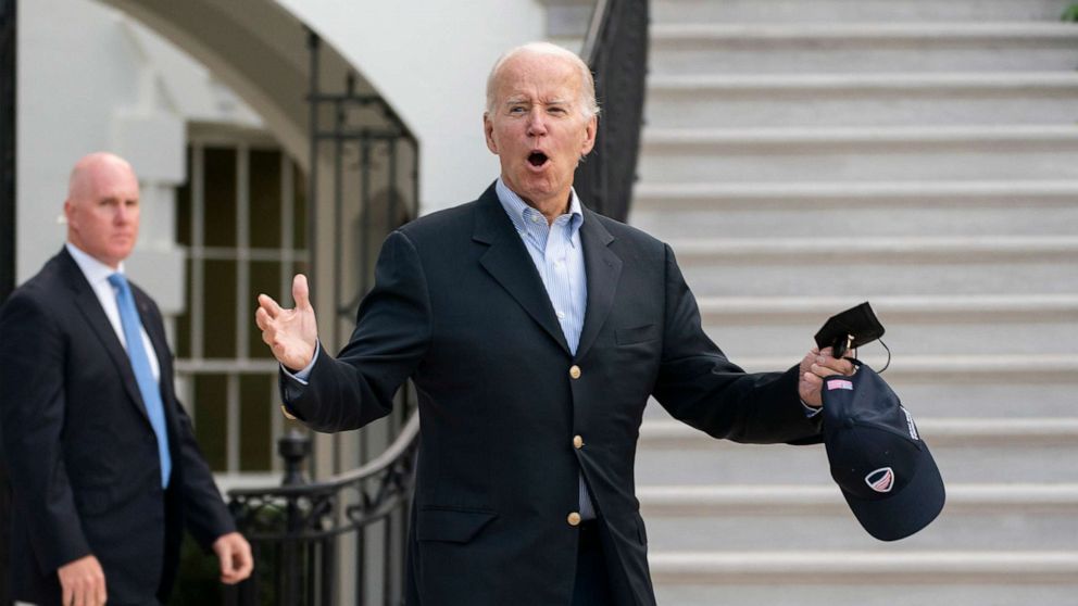 PHOTO: President Joe Biden responds to reporters questions after his most recent COVID-19 isolation as he walks to board Marine One on the South Lawn of the White House  on his way to Rehoboth Beach, Del., in Washington, Aug. 7, 2022