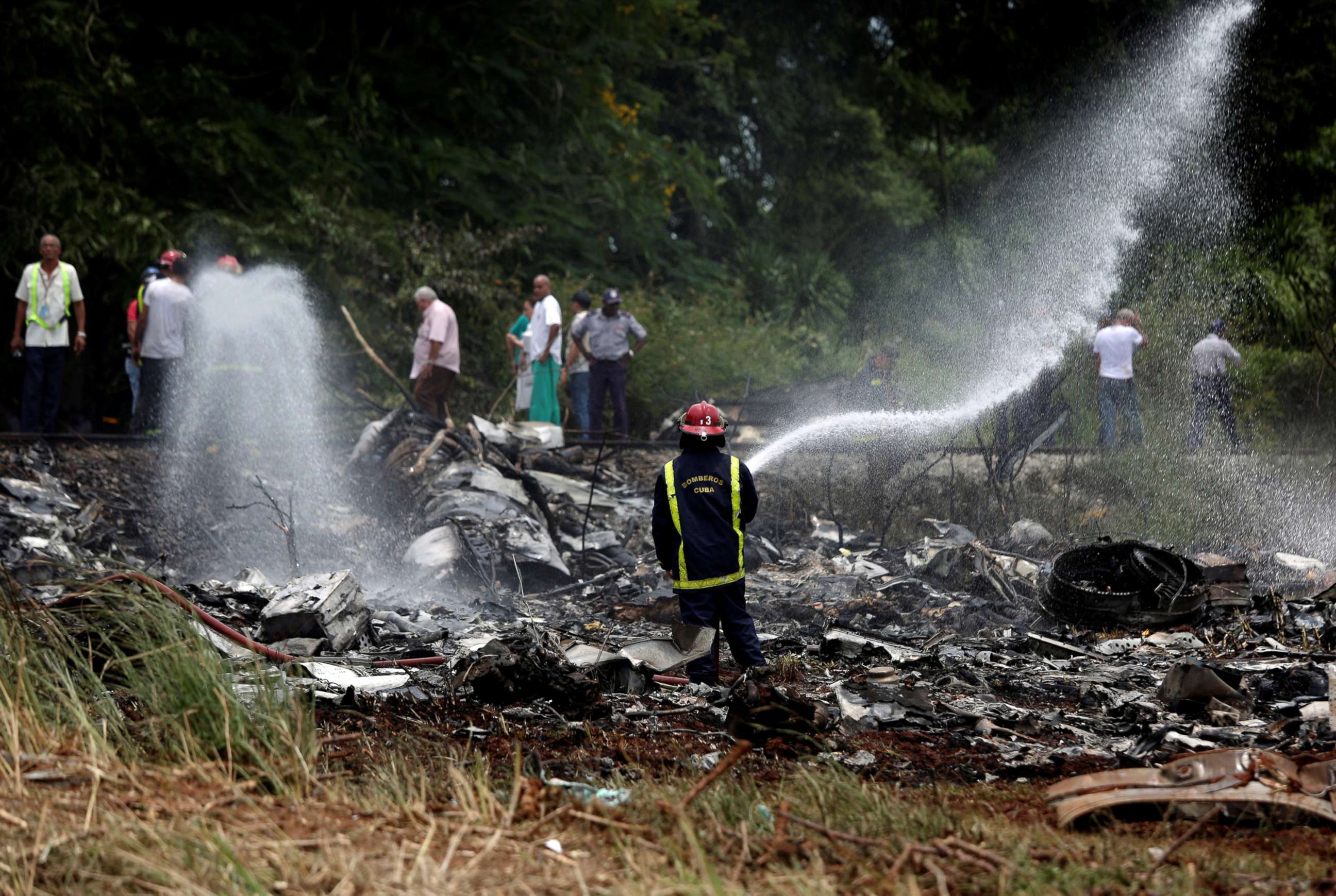 PHOTO: A firefighter works in the wreckage of a Boeing 737 plane that crashed in the agricultural area of Boyeros, around 20 km (12 miles) south of Havana, shortly after taking off from Havana's main airport in Cuba, May 18, 2018.