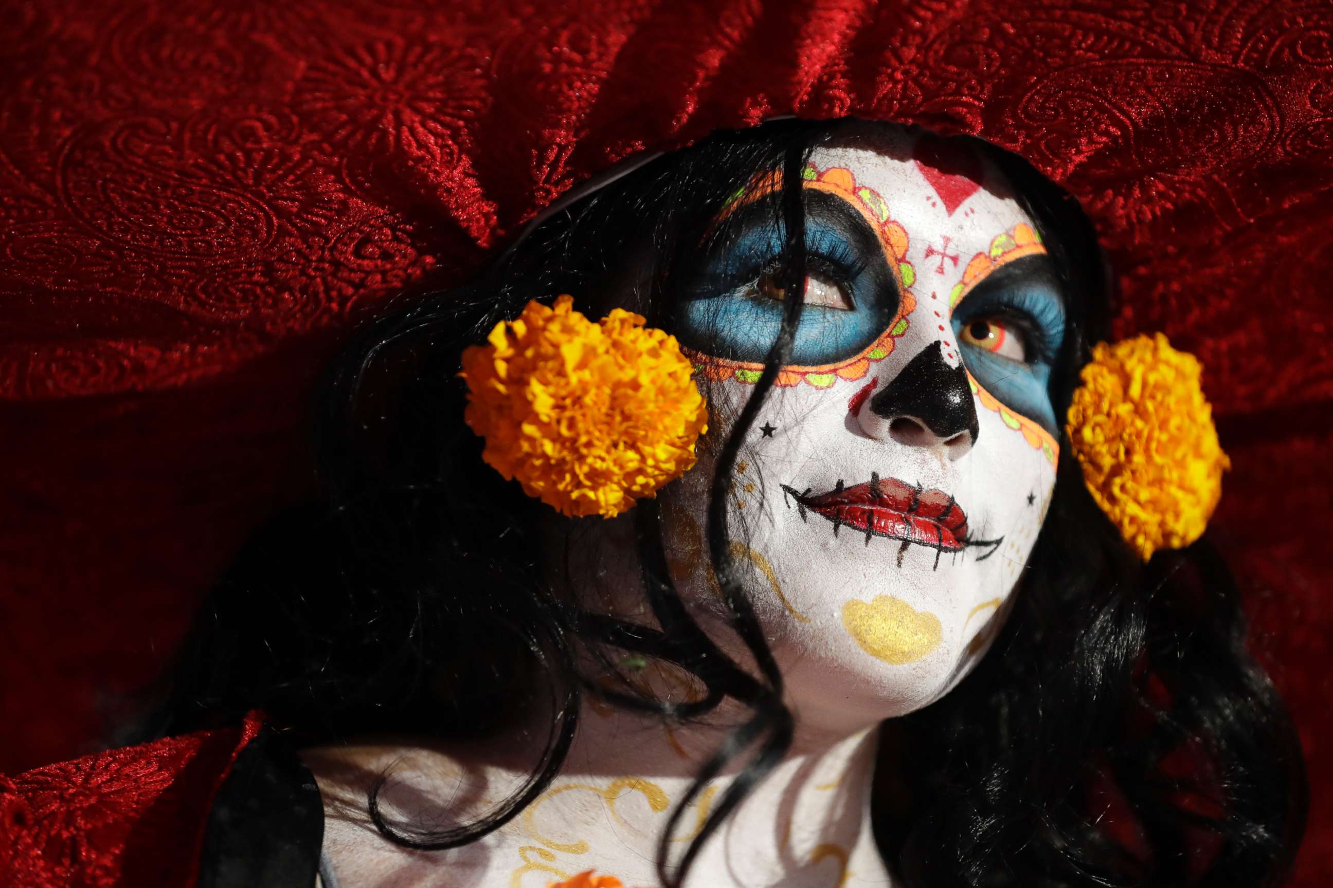 PHOTO: A woman dressed as Mexico's iconic "Catrina" awaits the start of the Grand Procession of the Catrinas, part of upcoming Day of the Dead celebrations in Mexico City, Oct. 22, 2017.