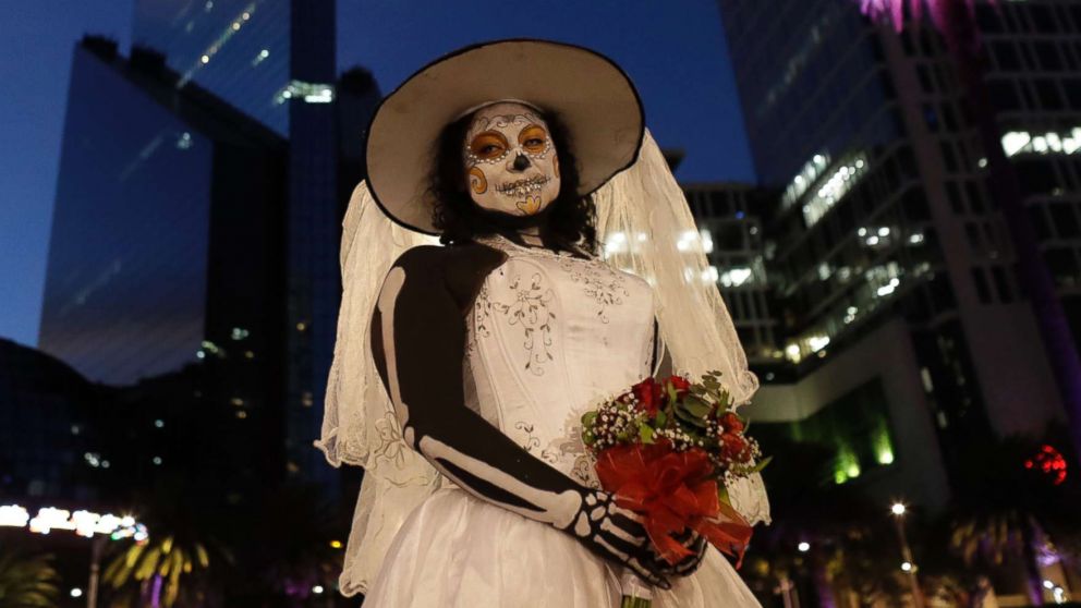 PHOTO: Montserrat Ramirez, dressed as a skeleton bride, poses for pictures during the Grand Procession of the "Catrinas," part of upcoming Day of the Dead celebrations, in Mexico City, Oct. 22, 2017. 