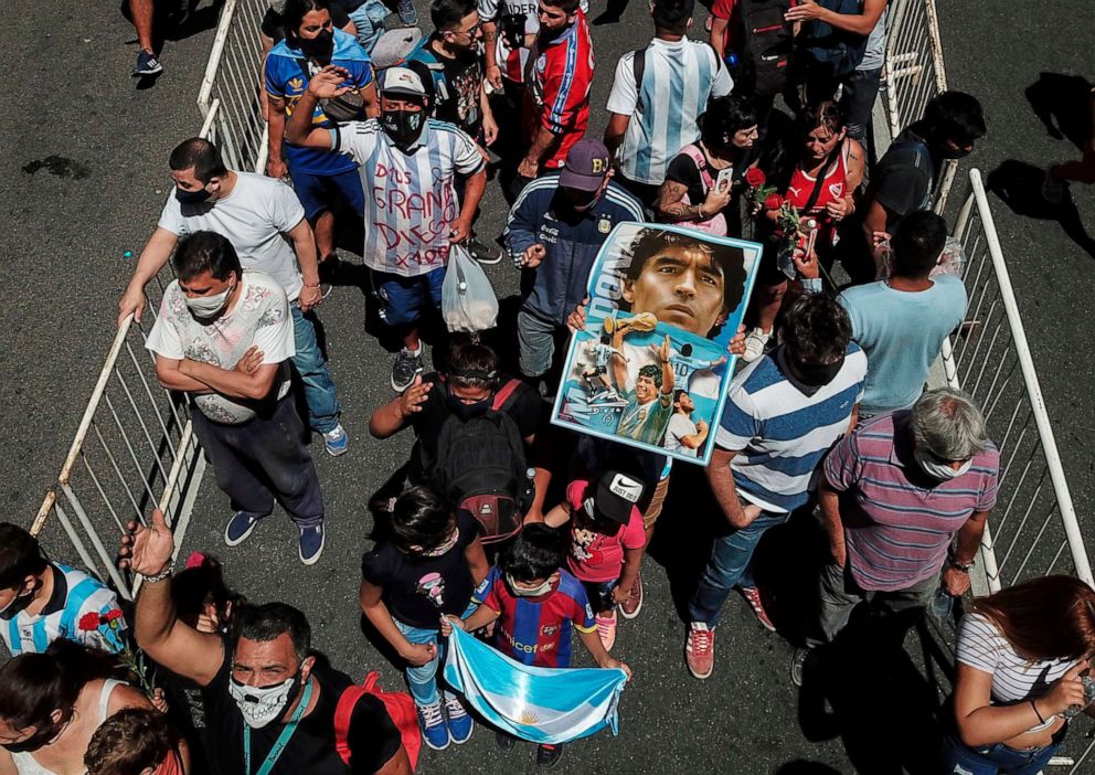 PHOTO: People queue along Avenida de Mayo avenue to reach the Casa Rosada presidential palace to pay tribute to late Argentine football legend Diego Maradona in Buenos Aires, Nov. 26, 2020.