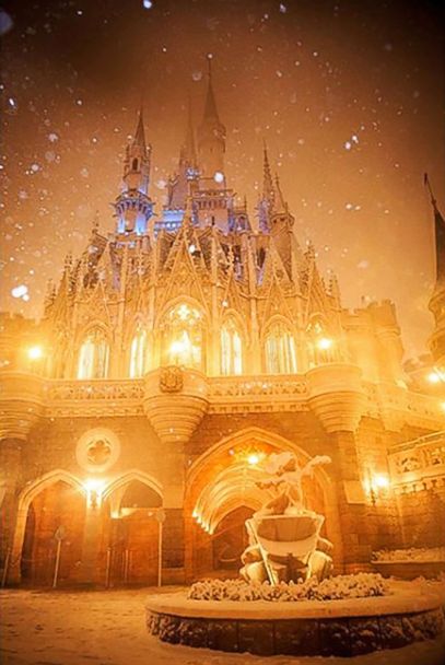 Tokyo Disneyland Blanketed In Snow Abc News