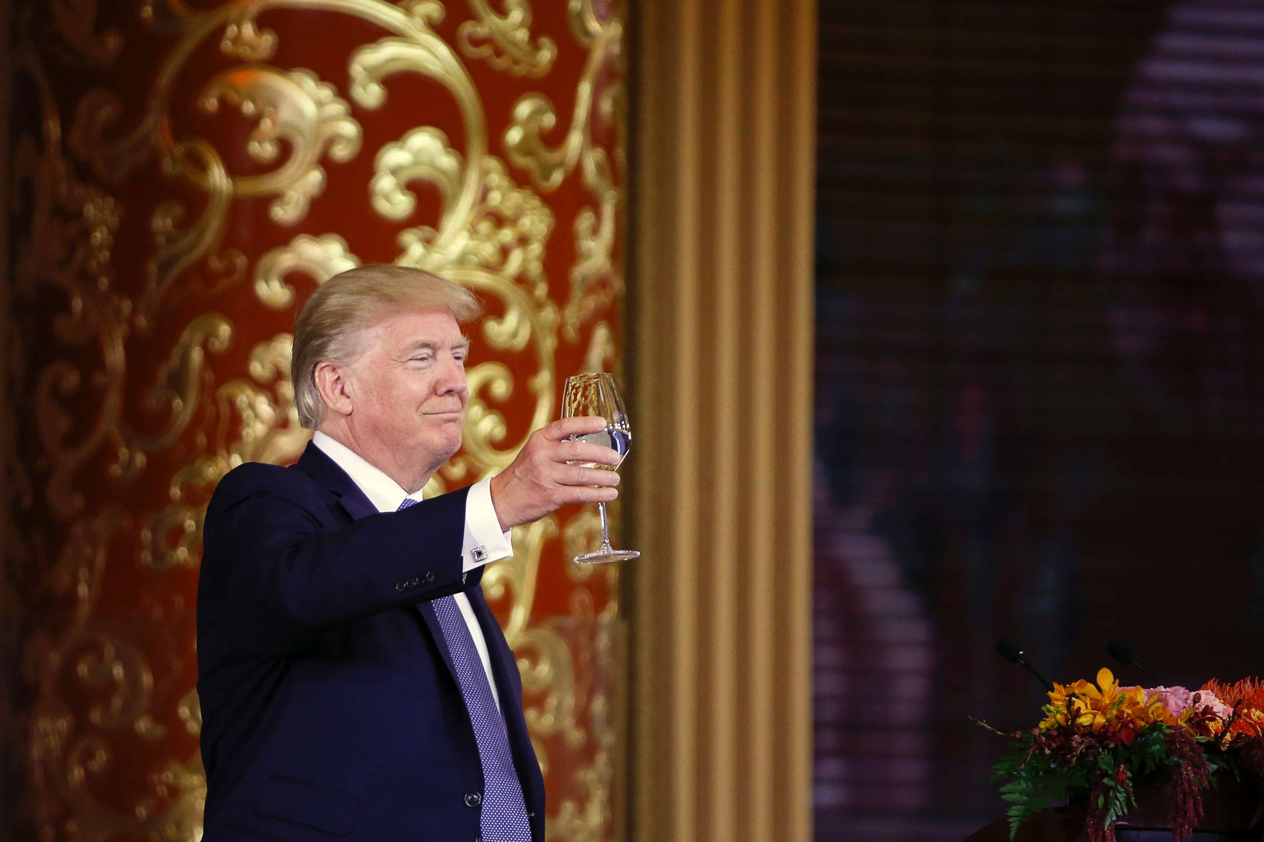 PHOTO: President Donald Trump toasts at a state dinner at the Great Hall of the People in Beijing, Nov. 9, 2017.