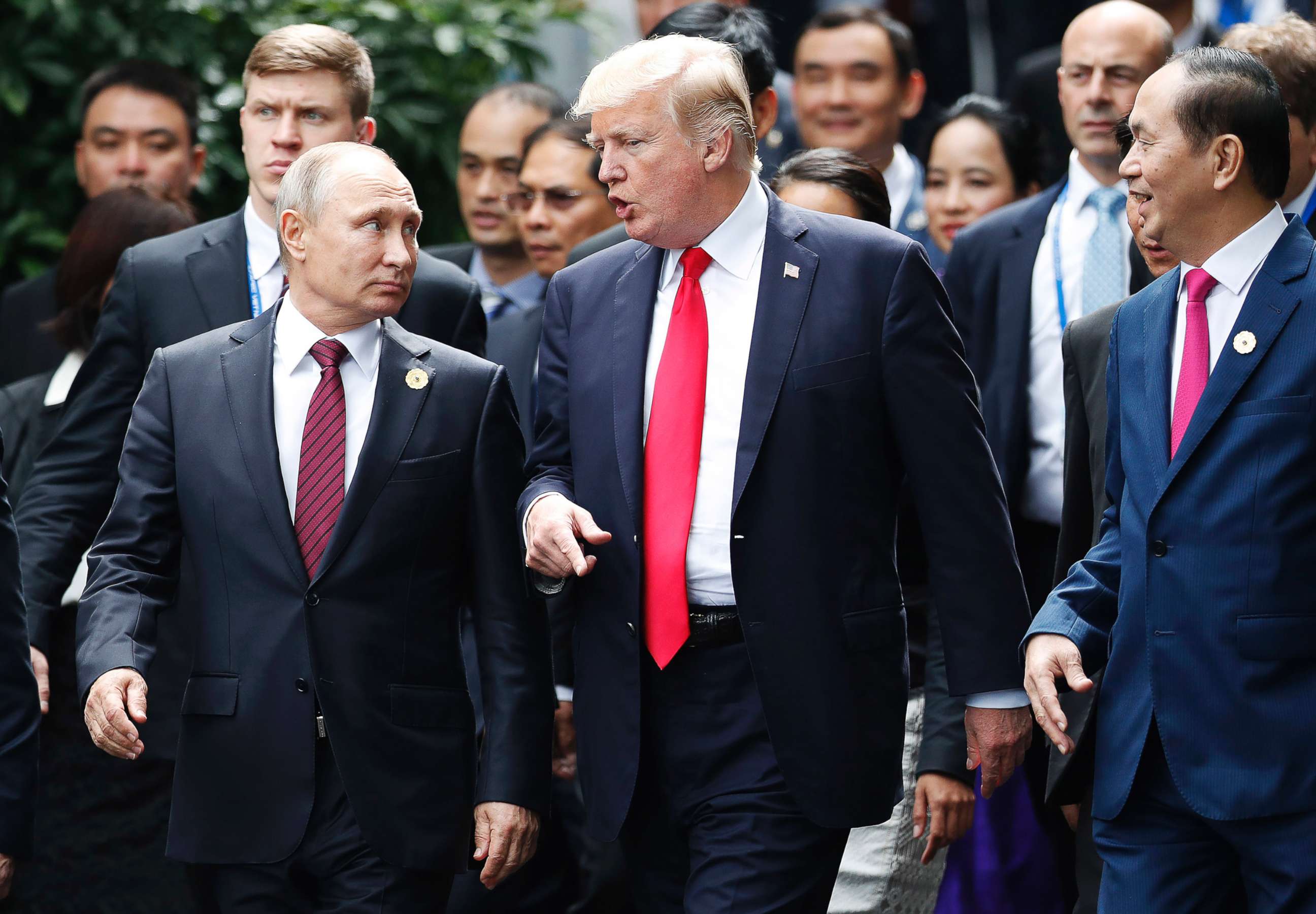 PHOTO: President Donald Trump and Russia's President Vladimir Putin talk as Vietnam's President Tran Dai Quan, right, looks on during the family photo session at the APEC Summit in Danang, Vietnam, Nov. 11, 2017.